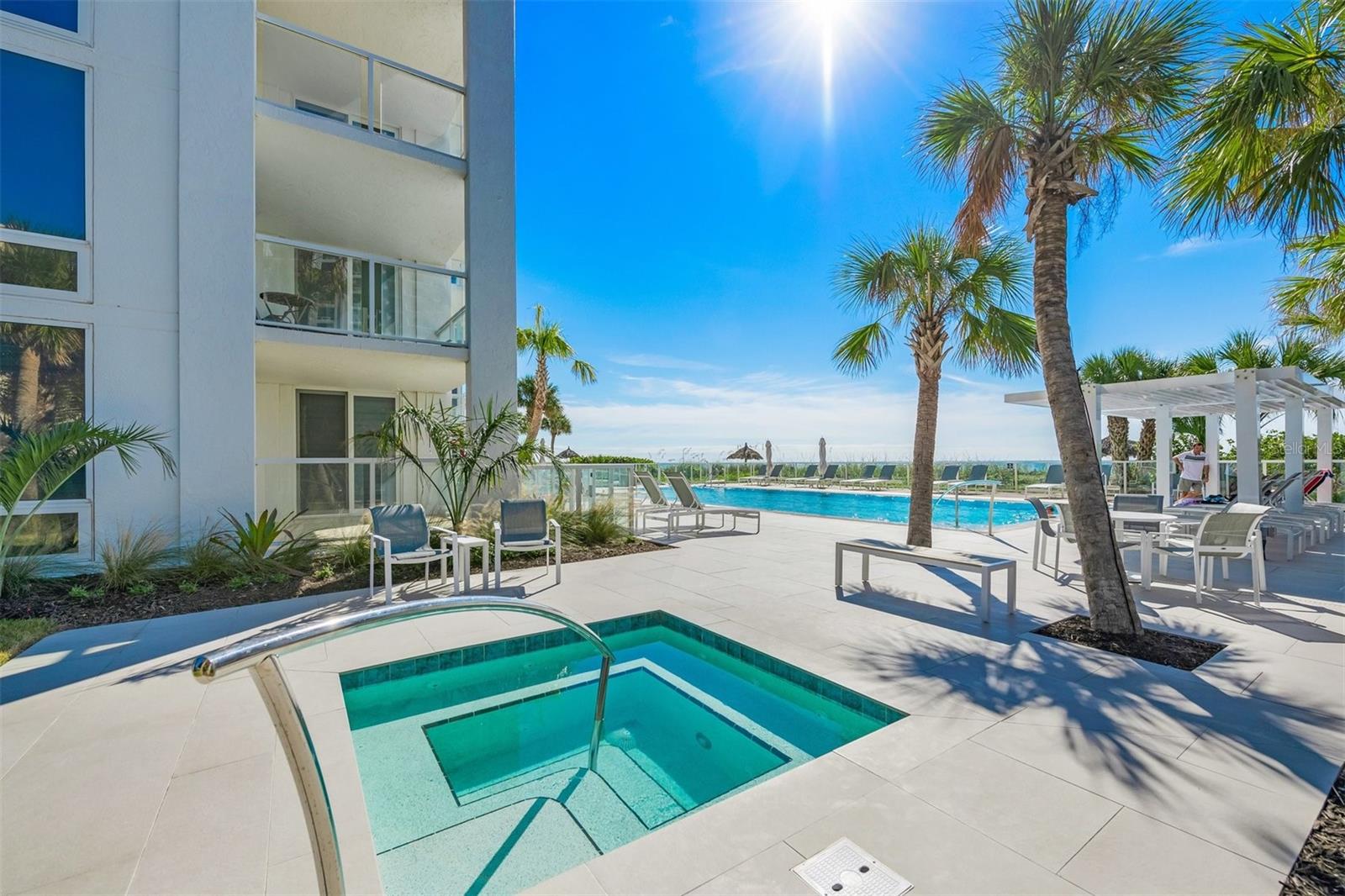 Listing photo id 32 for 2425 Gulf Of Mexico Drive 6a