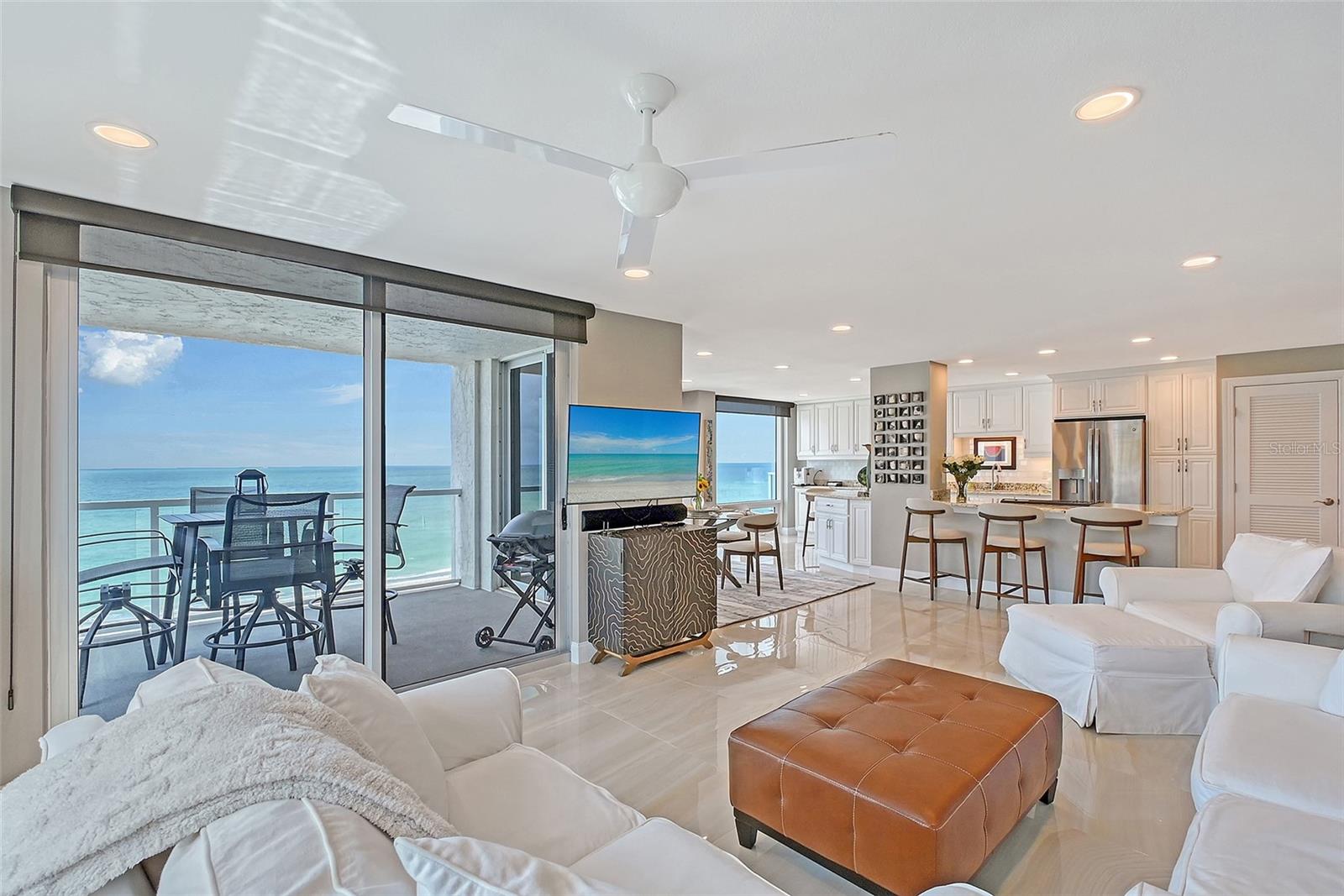 Listing photo id 3 for 2425 Gulf Of Mexico Drive 6a