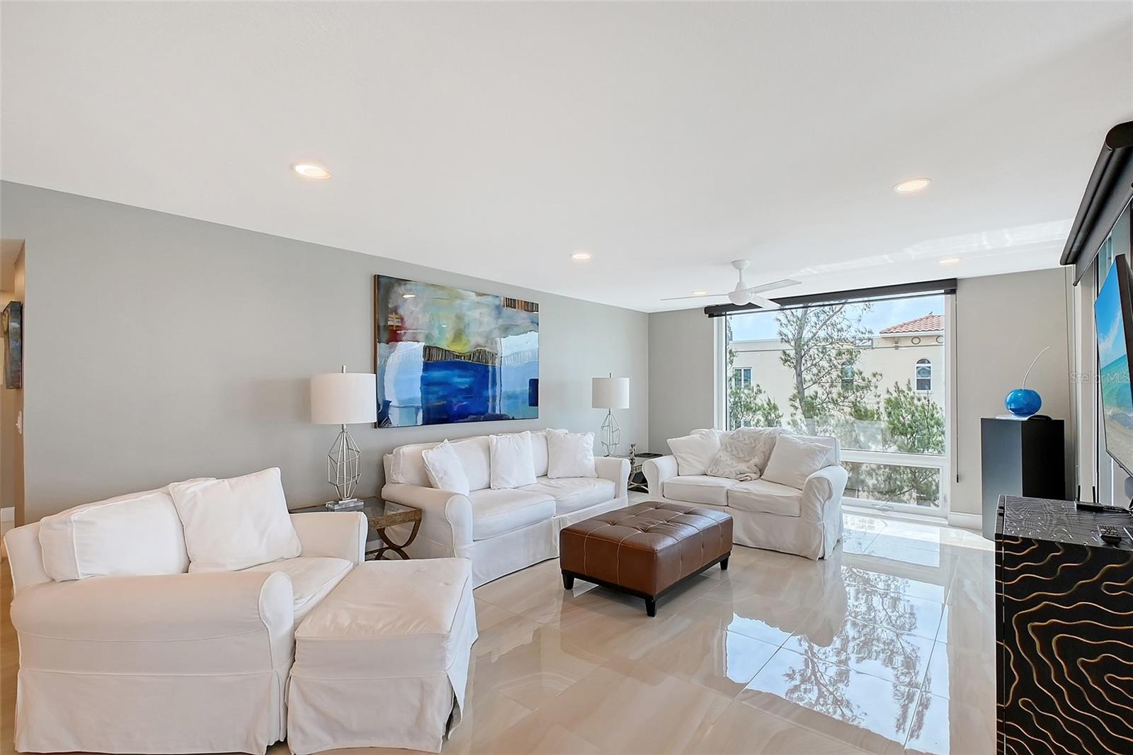 Listing photo id 5 for 2425 Gulf Of Mexico Drive 6a
