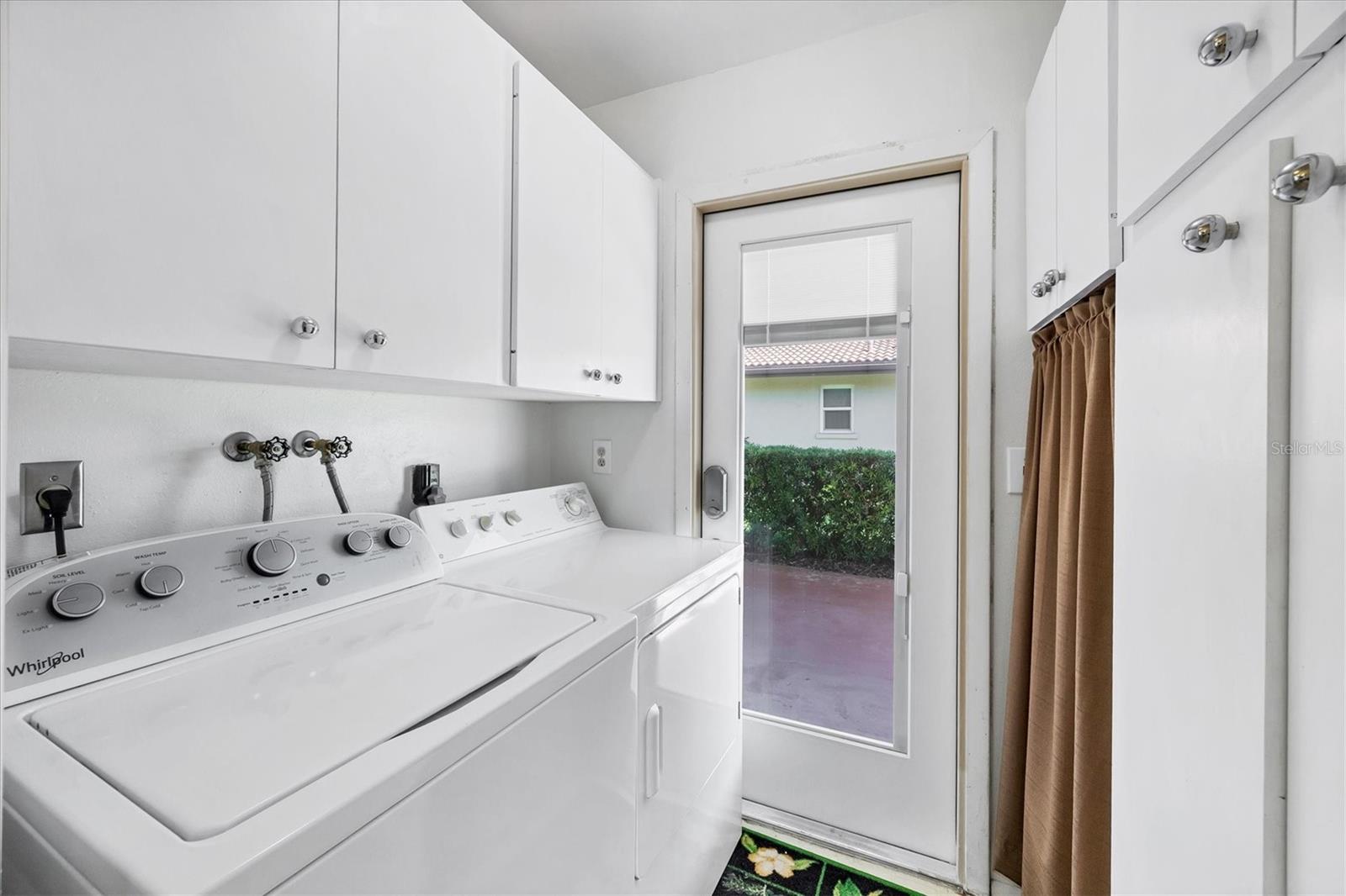 Image 18 of 39 For 6422 Auburn Avenue