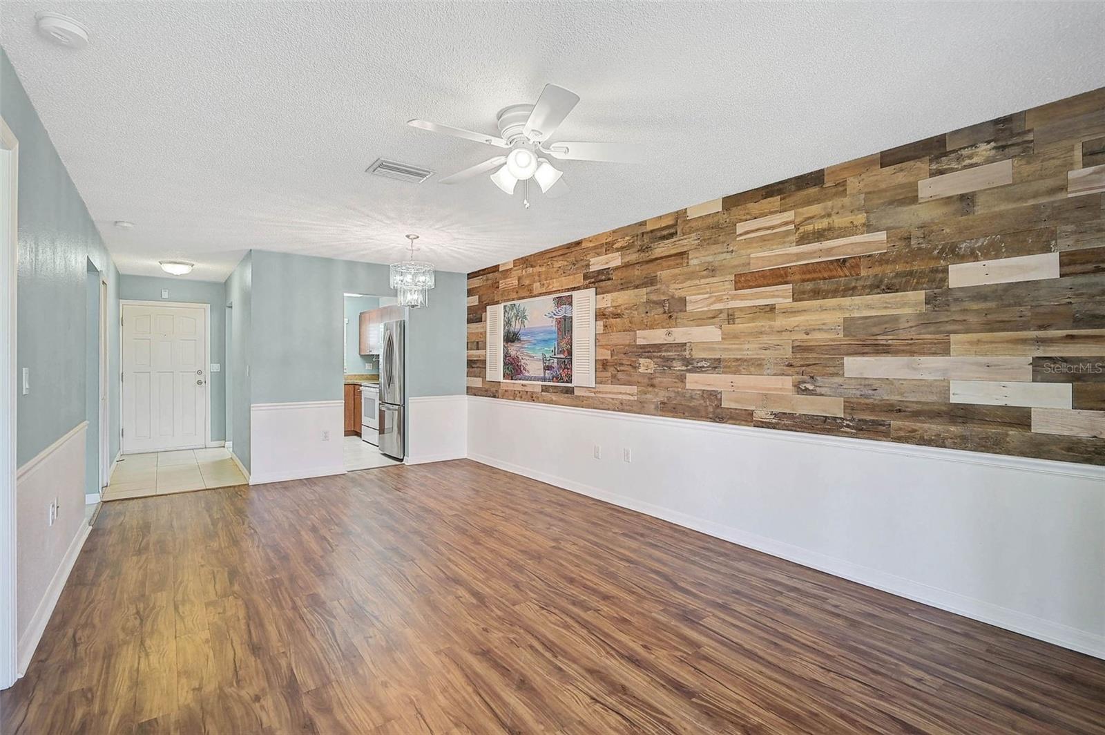 Image 13 of 36 For 602 Park Circle