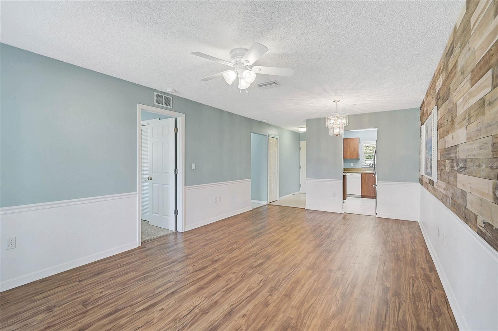 Image 14 of 36 For 602 Park Circle