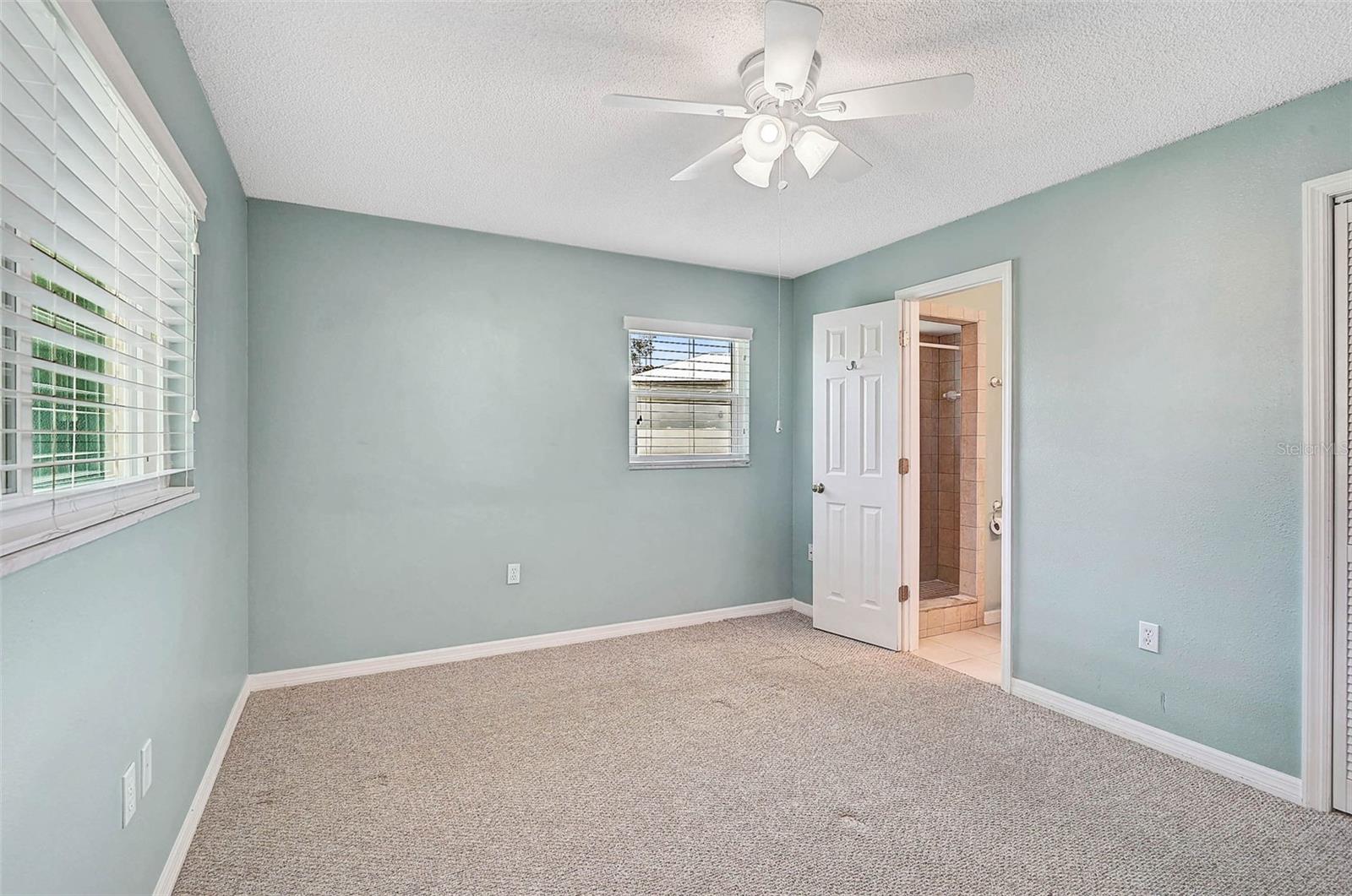 Image 18 of 36 For 602 Park Circle