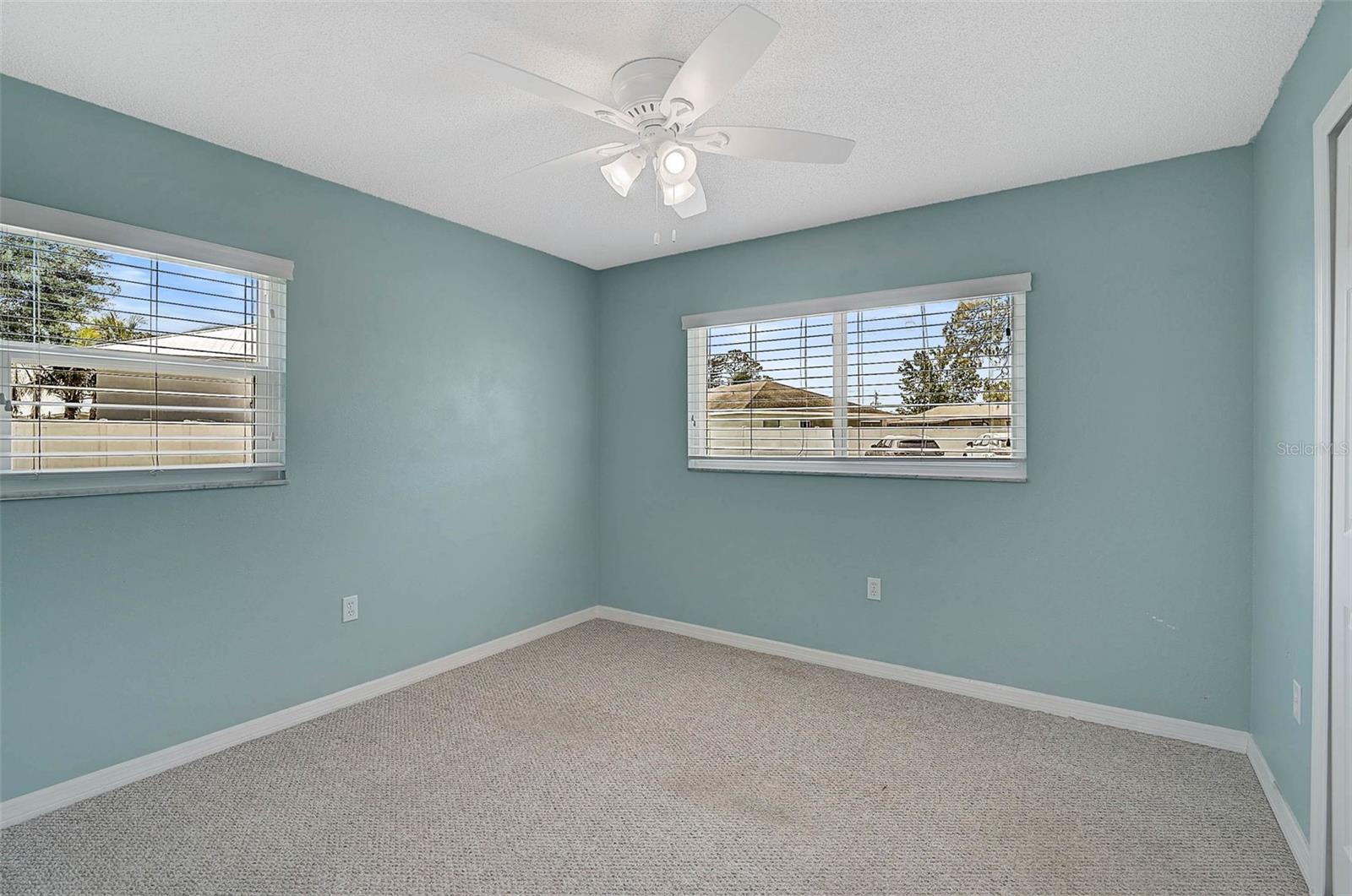 Image 22 of 36 For 602 Park Circle