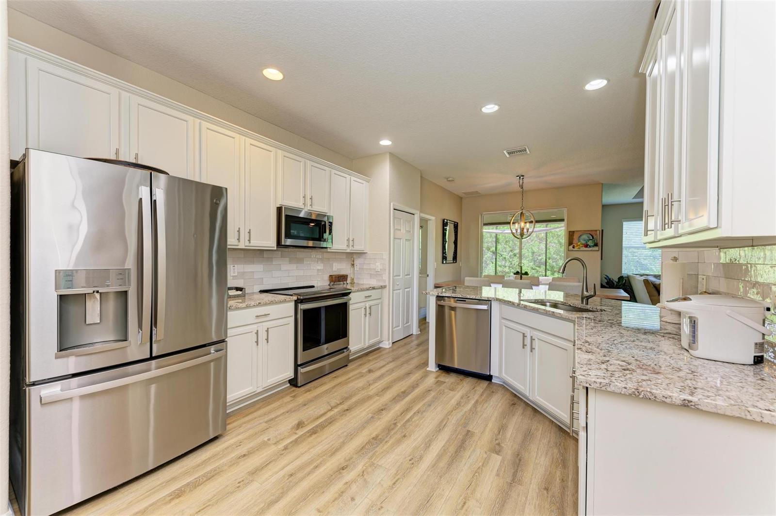 Image 10 of 40 For 350 River Enclave Court