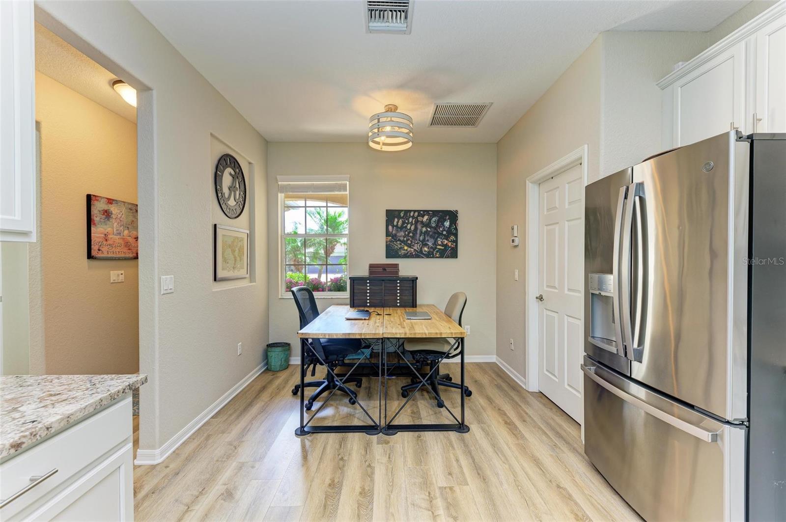 Image 12 of 40 For 350 River Enclave Court