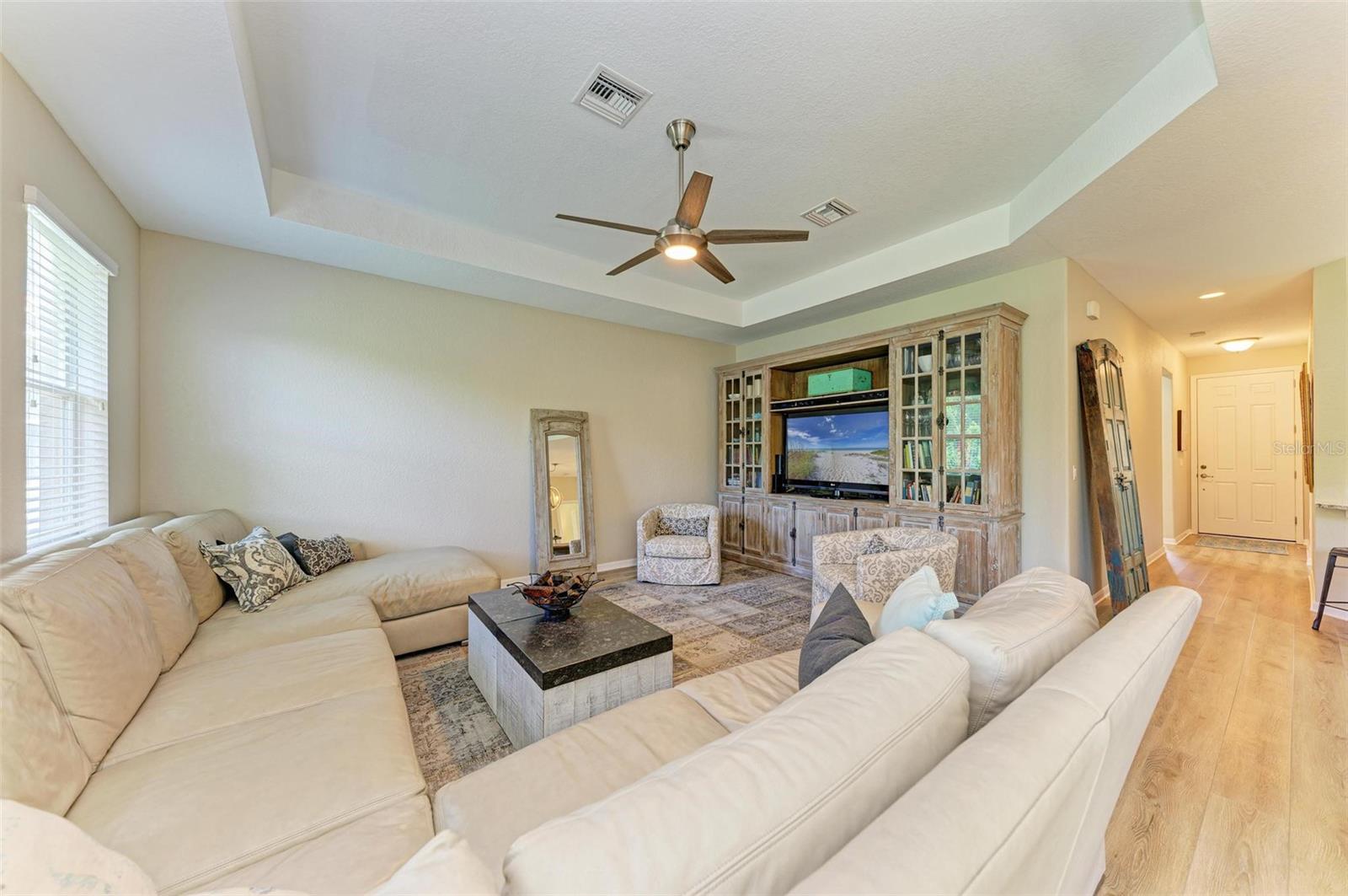 Image 6 of 40 For 350 River Enclave Court