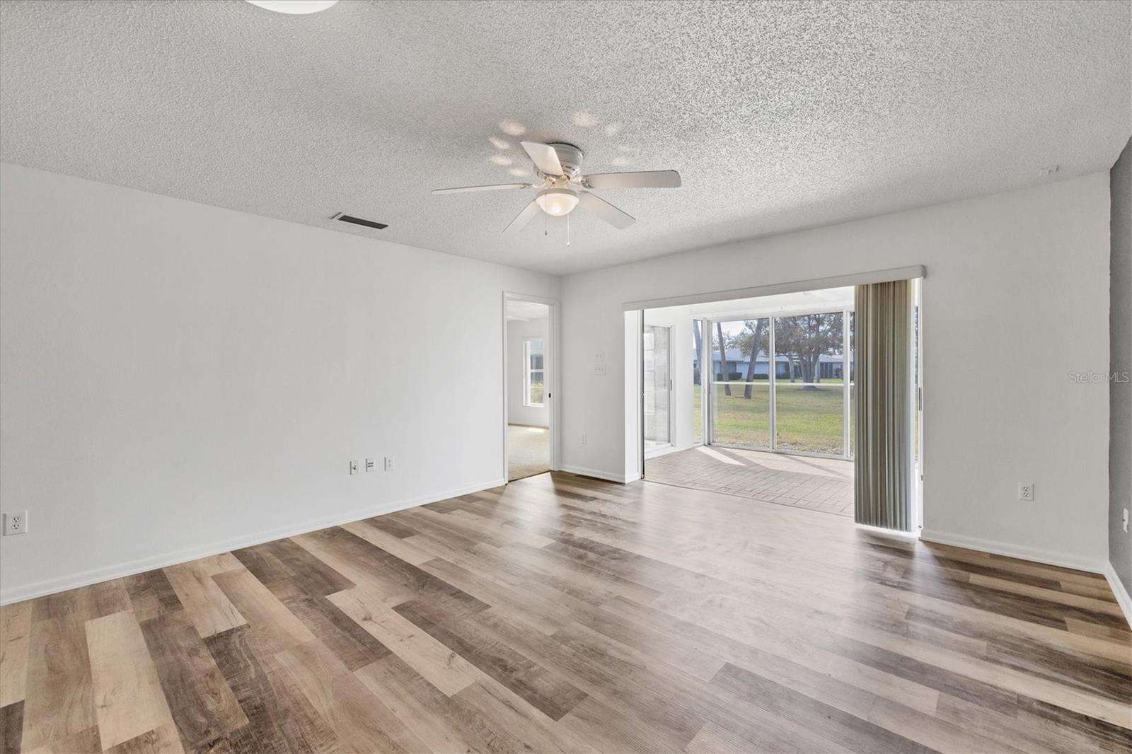 Image 17 of 44 For 4220 Center Pointe Lane 21