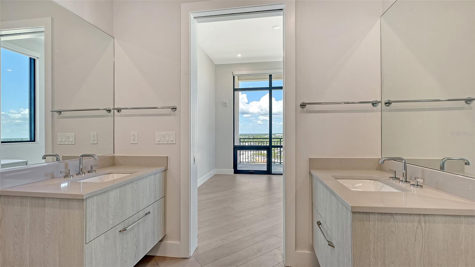 Image 40 of 88 For 33 Palm Avenue 1303