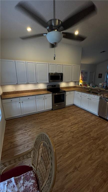 Image 4 of 29 For 17031 Coral Cay Lane