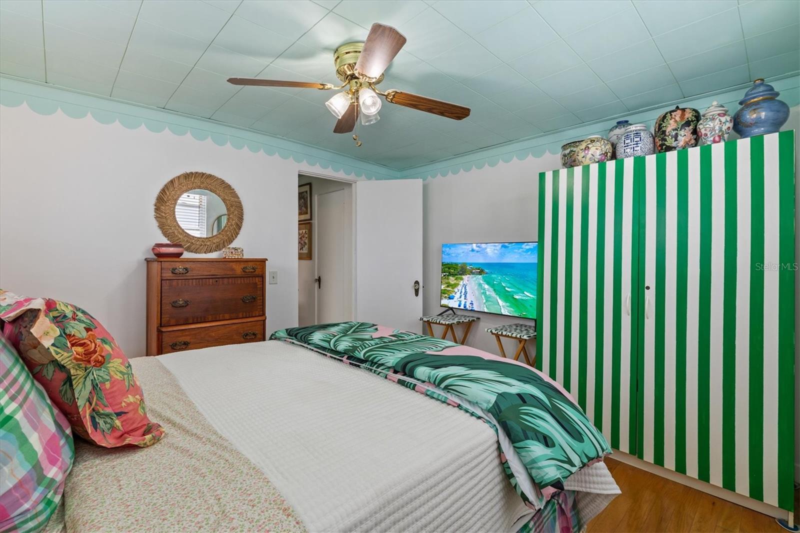 Image 30 of 52 For 8 Desoto Street E