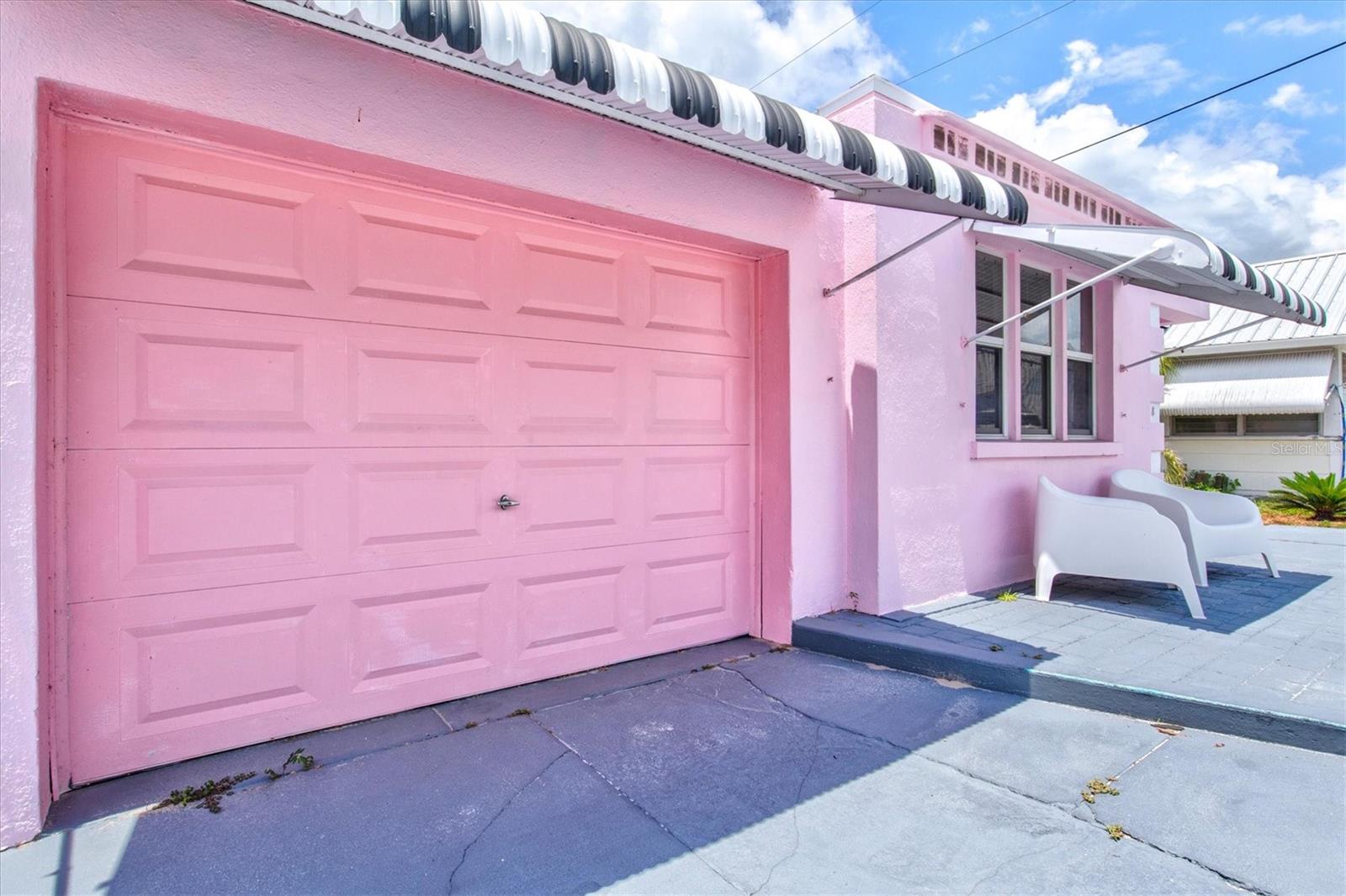 Image 4 of 52 For 8 Desoto Street E