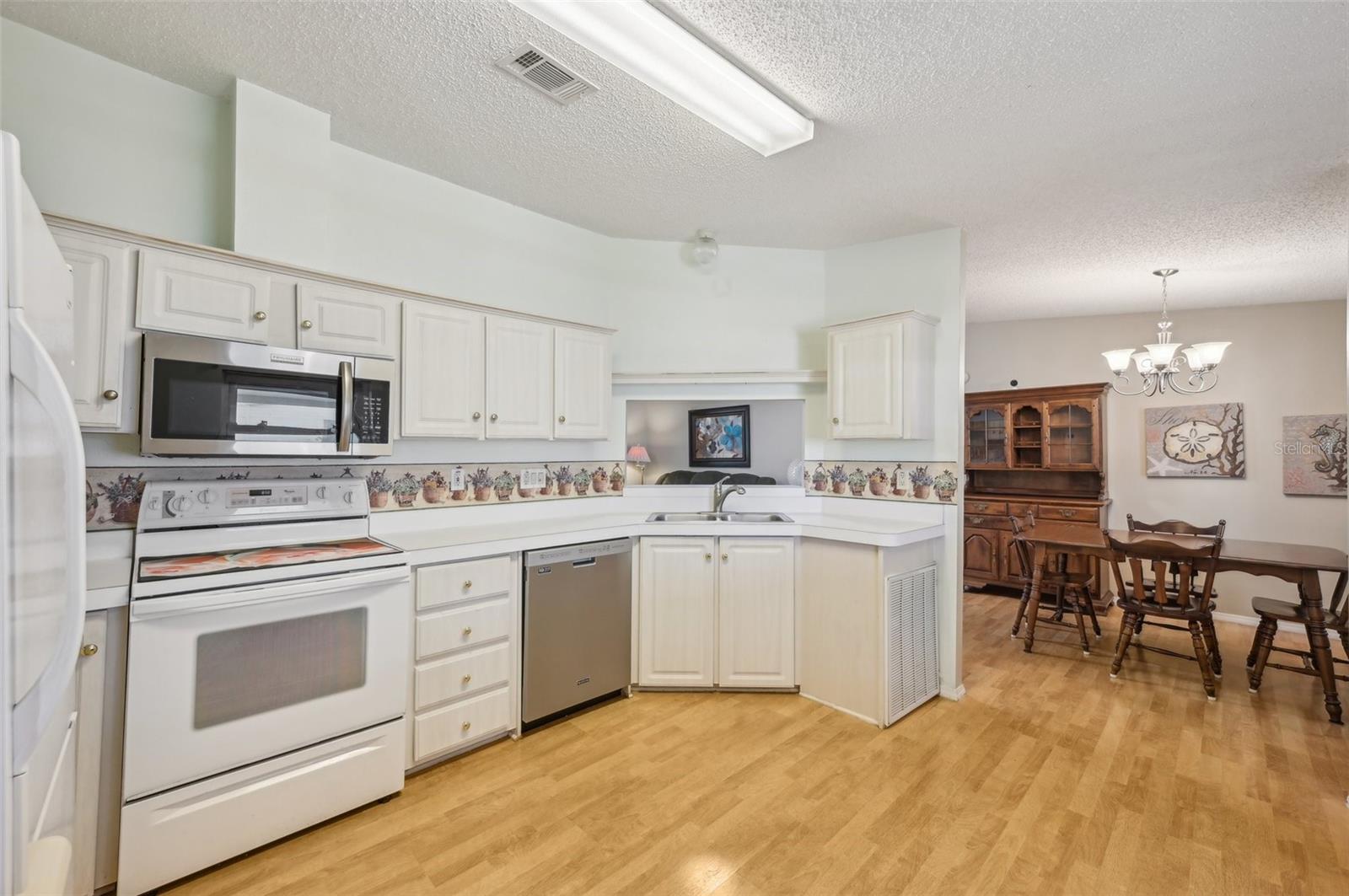 Image 13 of 35 For 9014 31st Avenue E
