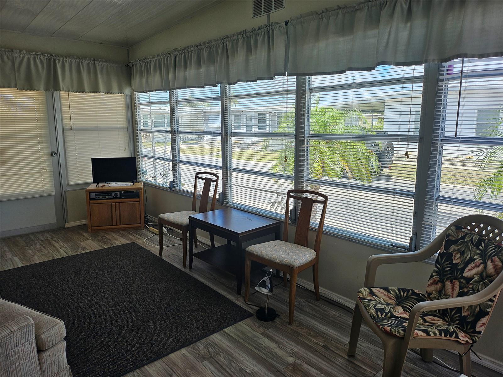 Image 18 of 64 For 3318 Oakwood Boulevard S
