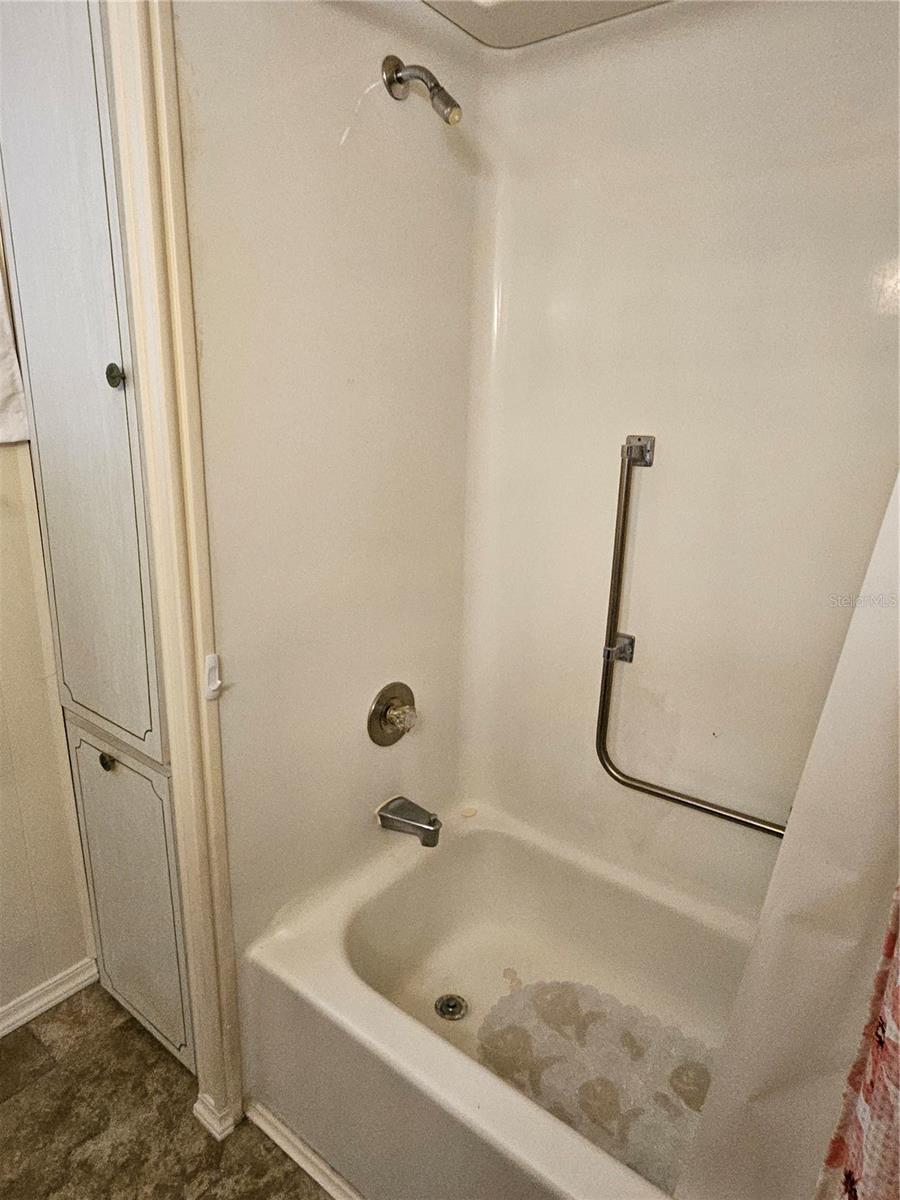 Image 32 of 64 For 3318 Oakwood Boulevard S