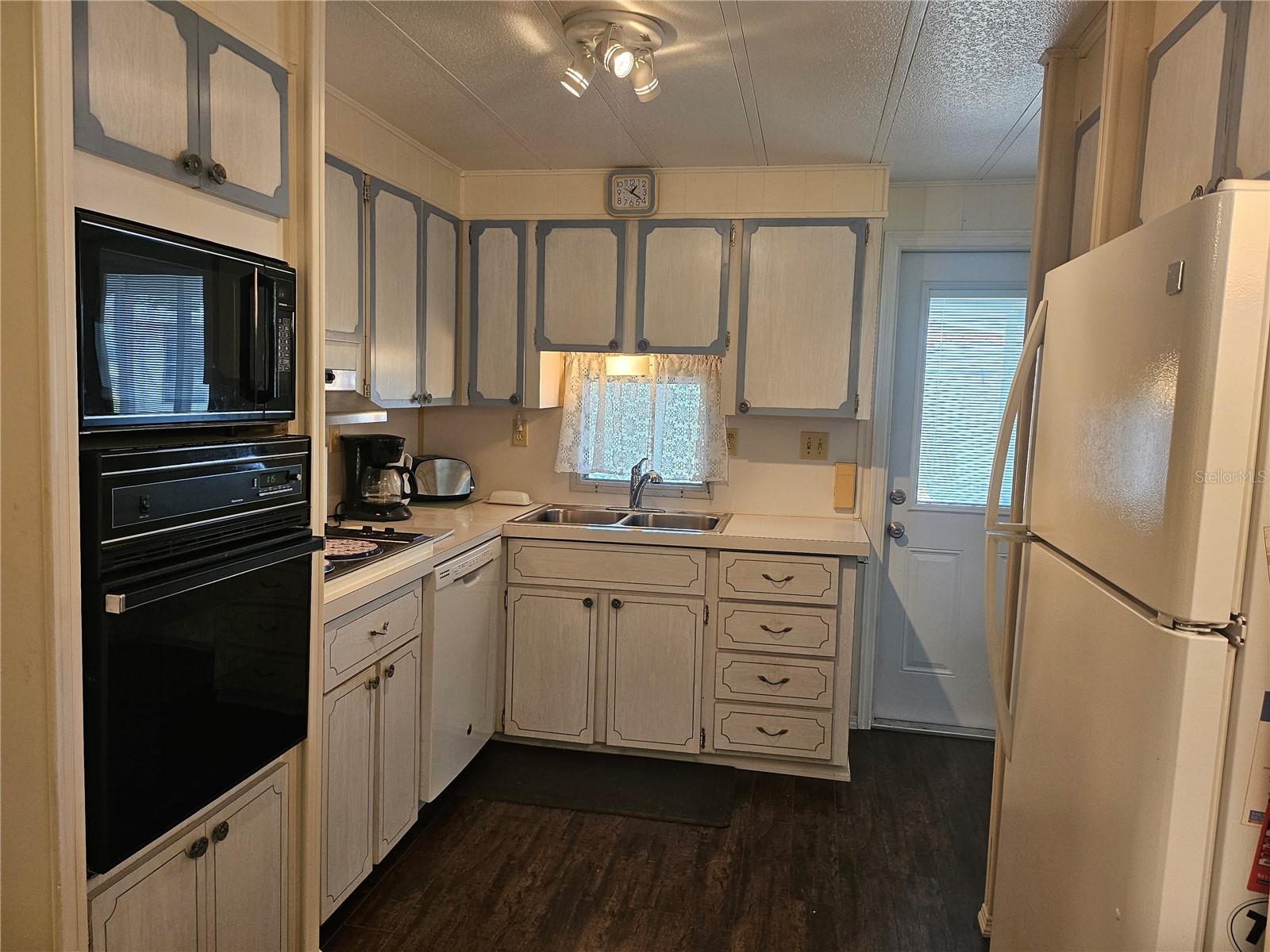 Image 6 of 64 For 3318 Oakwood Boulevard S