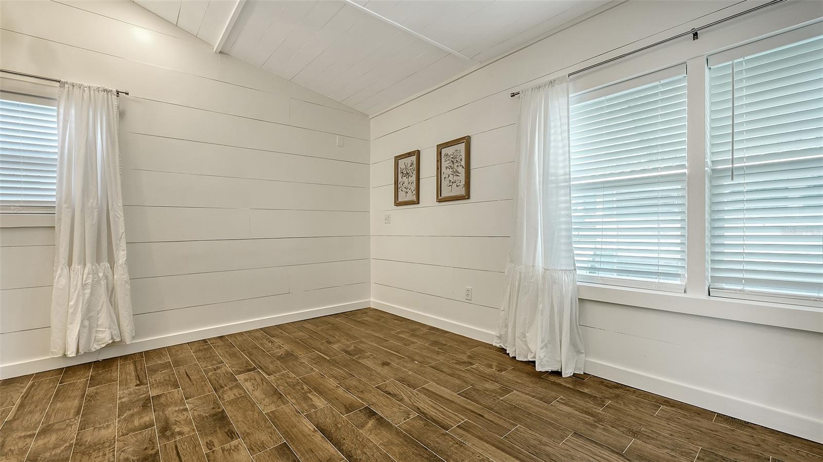 Image 15 of 77 For 13 Oak Street