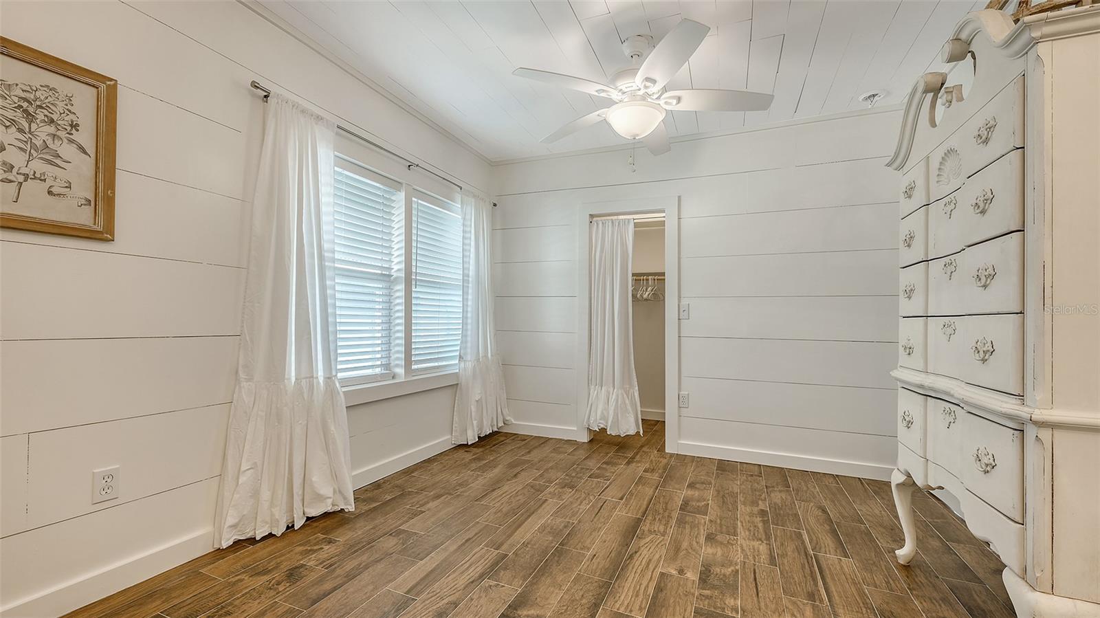 Image 17 of 77 For 13 Oak Street