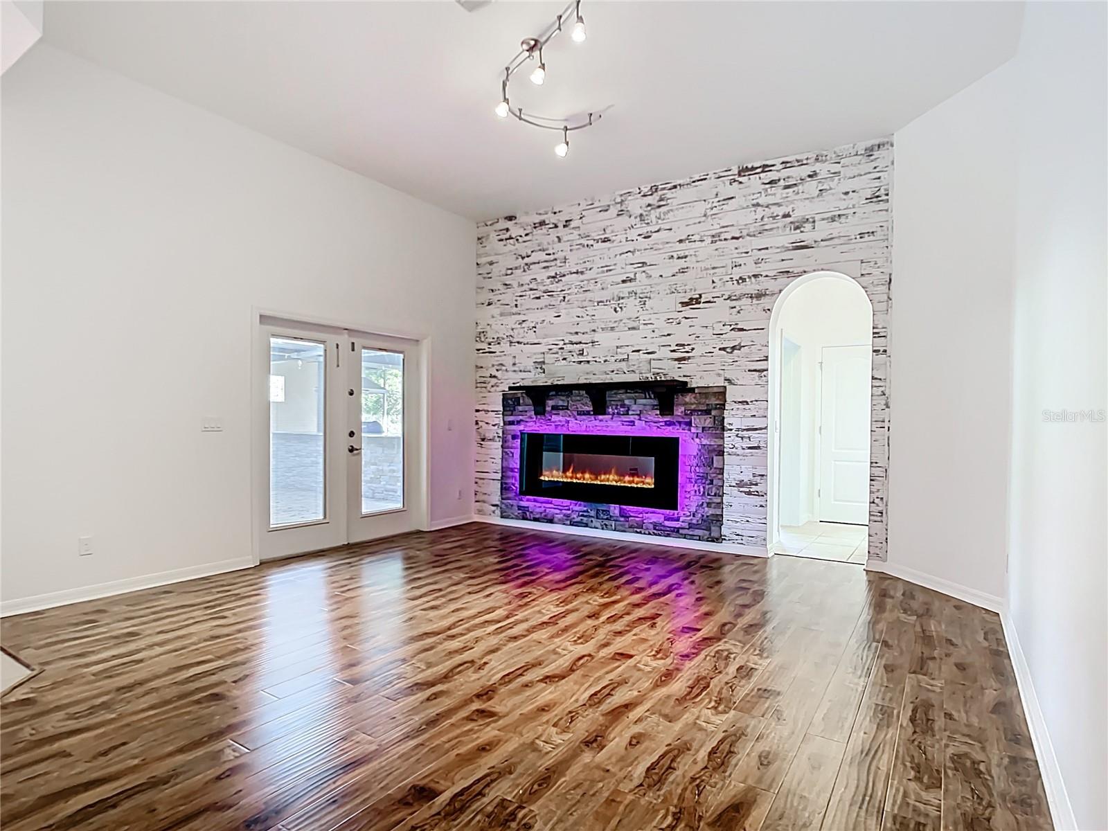 Image 8 of 78 For 4239 Corso Venetia Boulevard