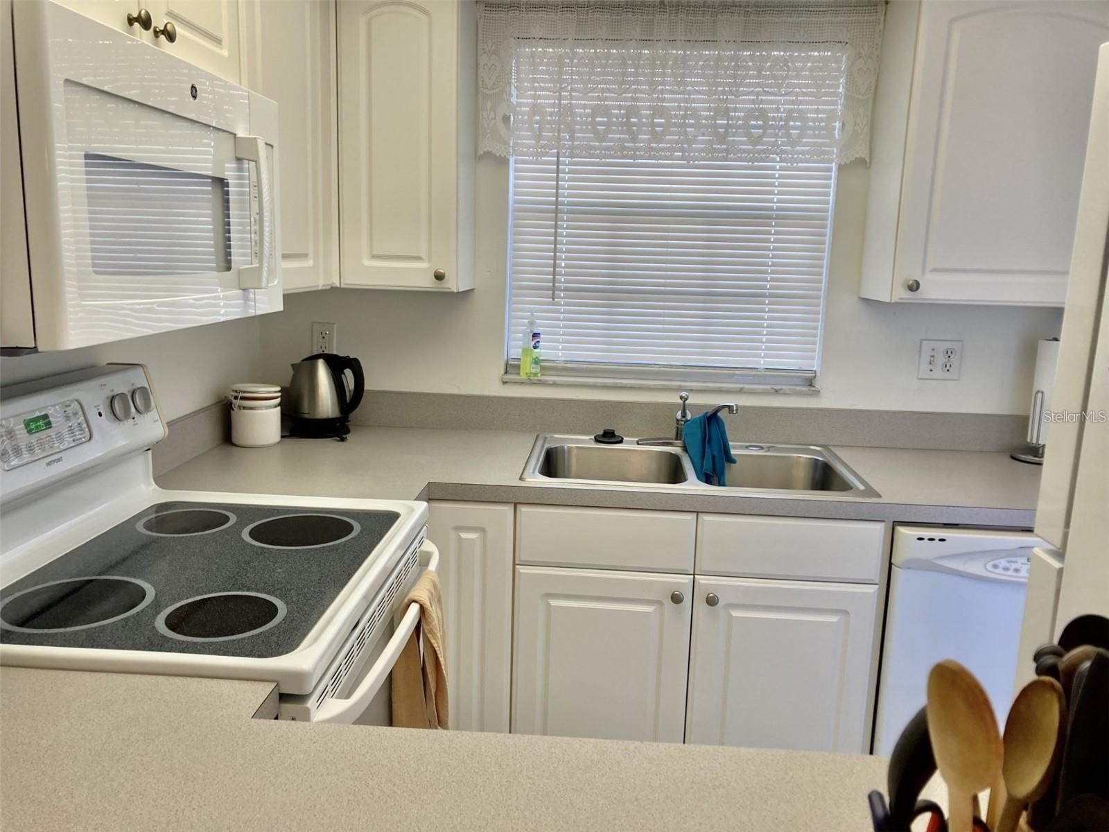 Image 6 of 19 For 4703 1st Court W 393
