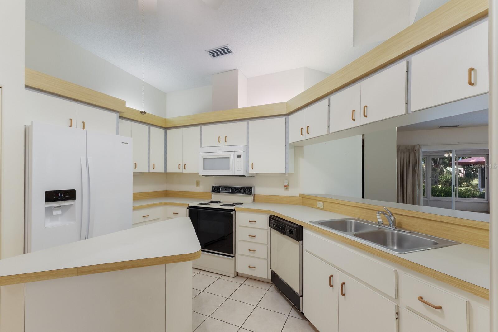 Image 21 of 45 For 5712 Garden Lakes Drive
