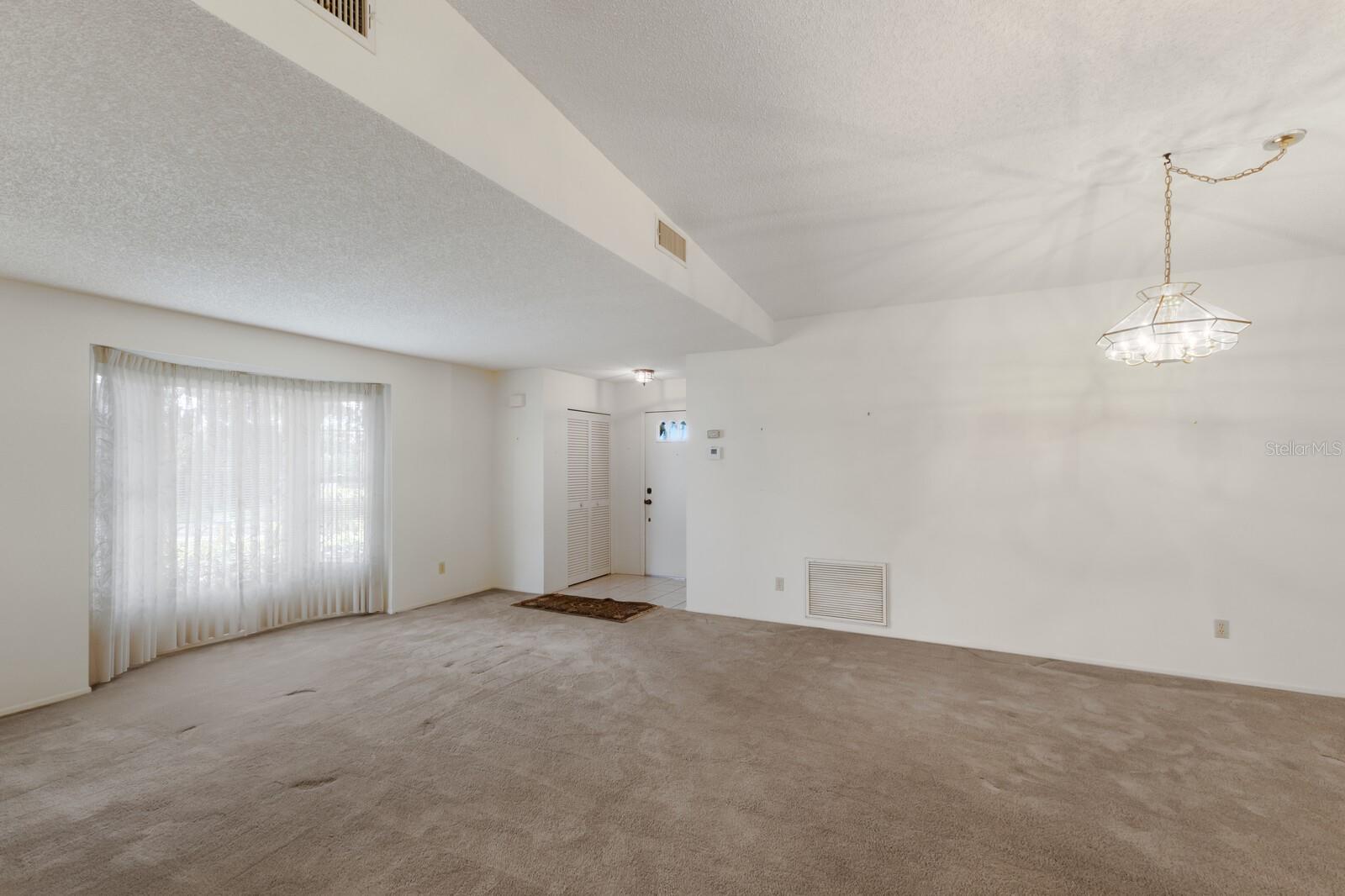 Image 8 of 45 For 5712 Garden Lakes Drive