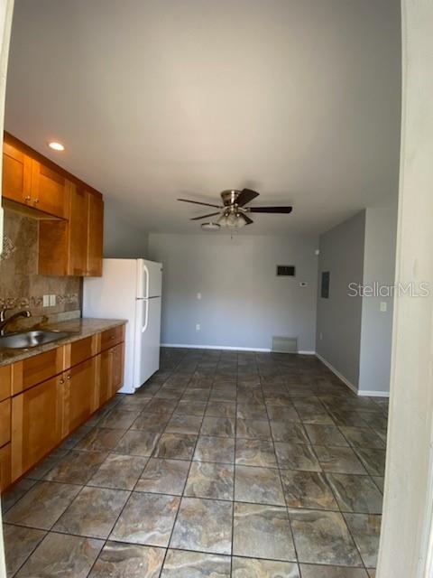 Image 4 of 7 For 512 Barcelona Avenue 4