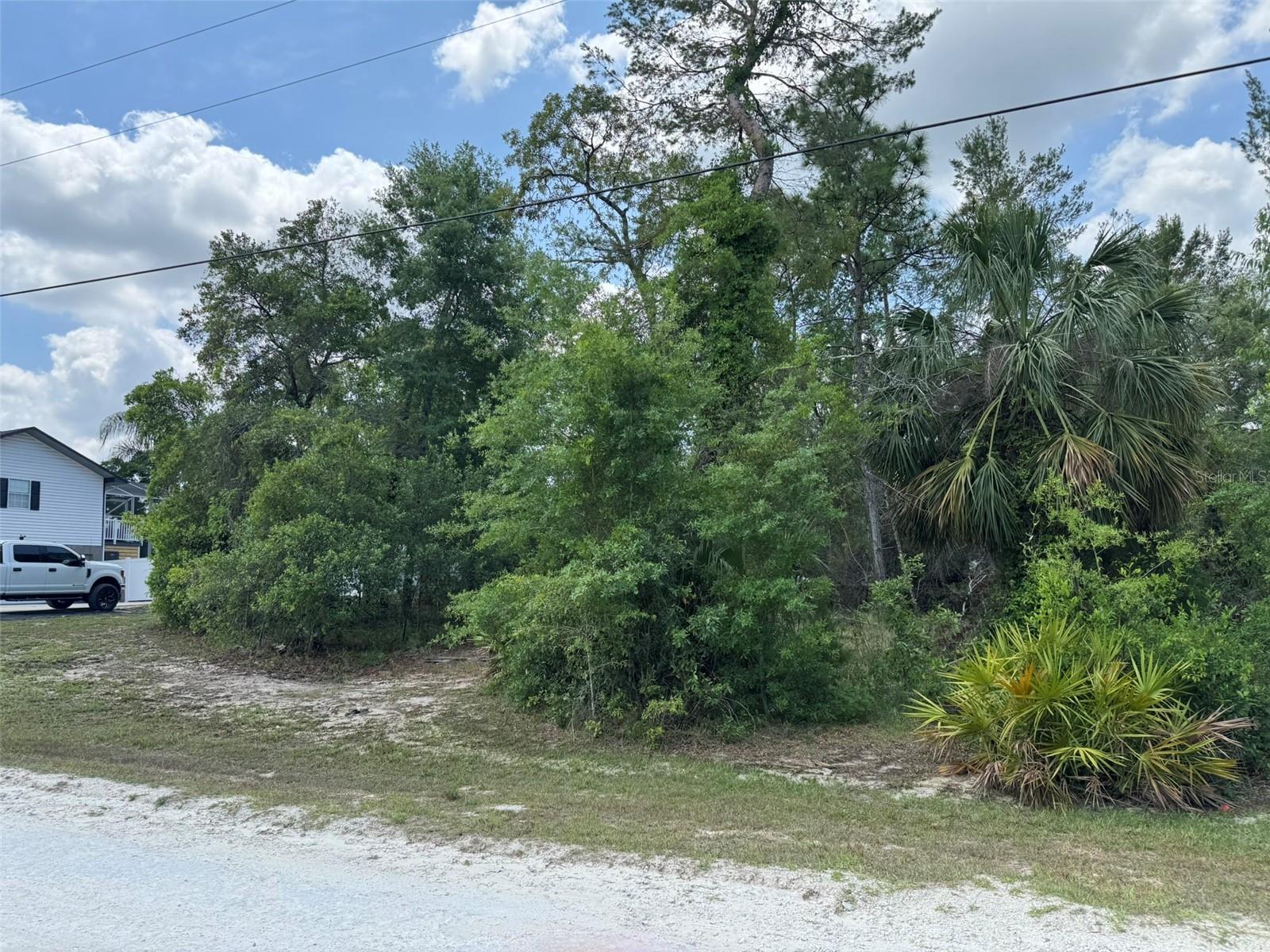 Listing photo id 4 for 9004 Senior Way