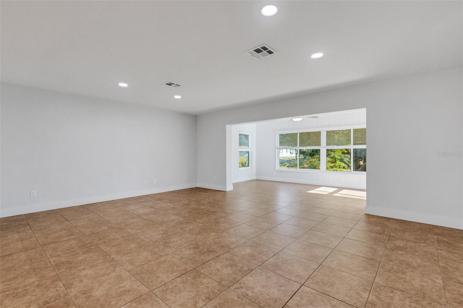 Image 4 of 58 For 2707 Grove Street