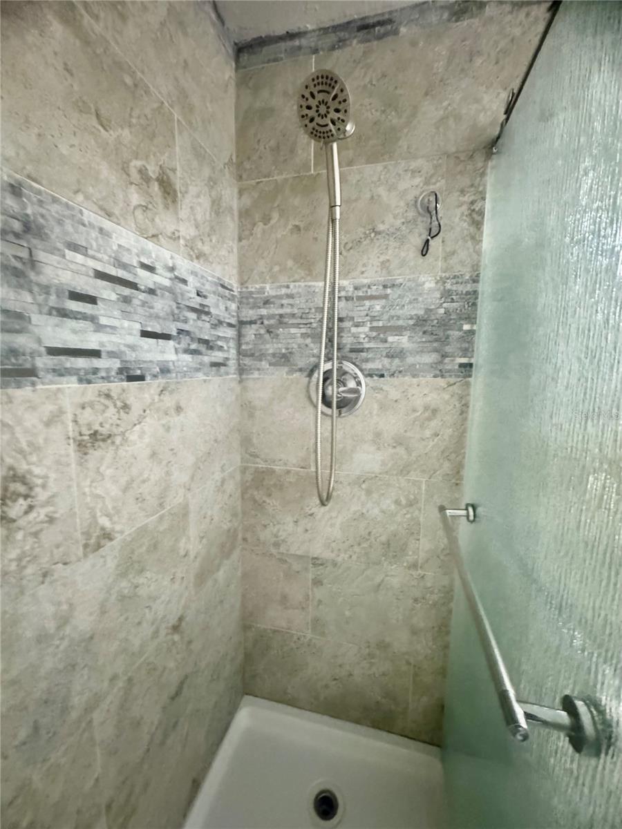 Image 11 of 17 For 613 33rd Avenue E