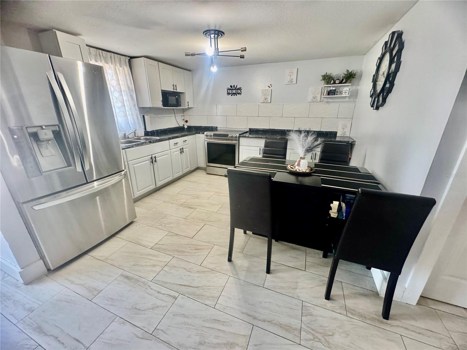 Image 3 of 17 For 613 33rd Avenue E