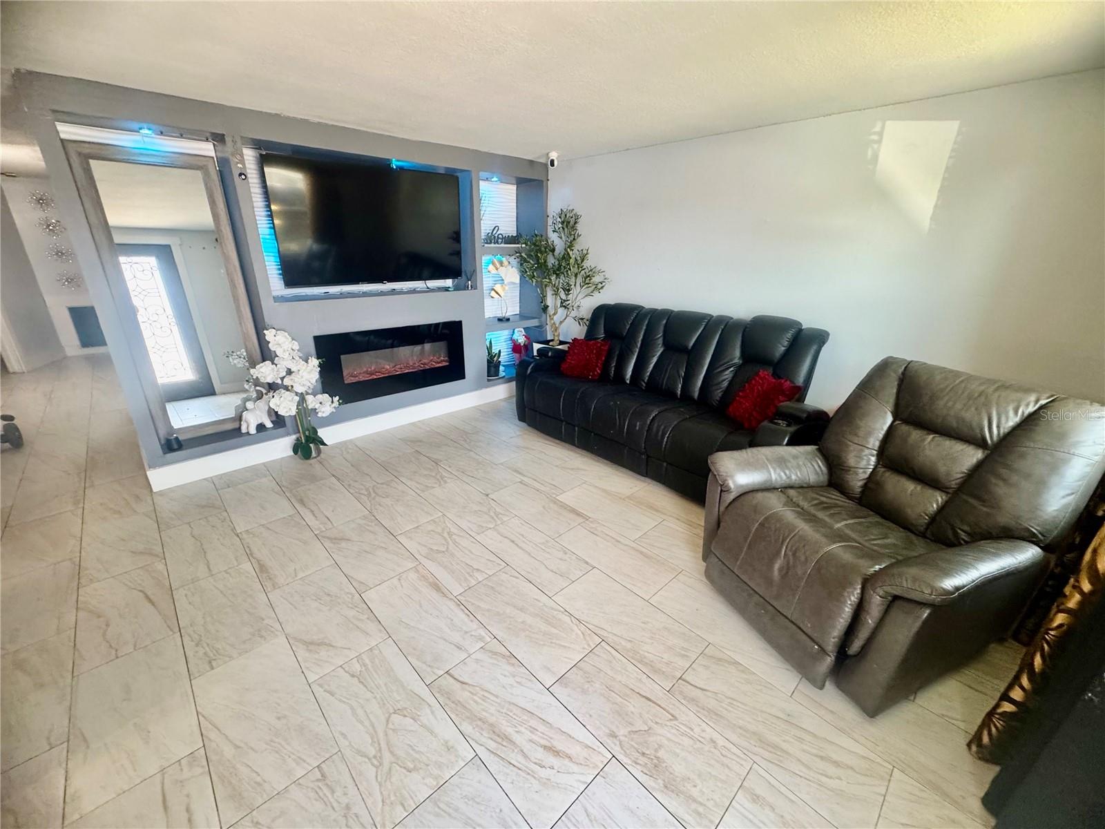 Image 4 of 17 For 613 33rd Avenue E