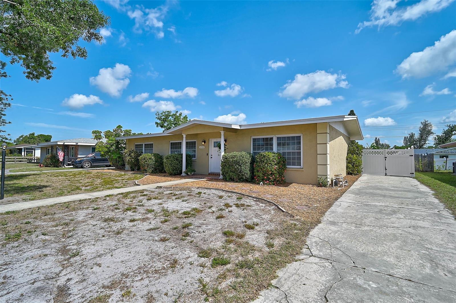 Image 3 of 36 For 2708 27th Avenue Drive W