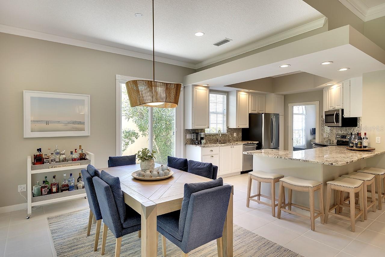 Listing photo id 8 for 5877 Ferrara Drive