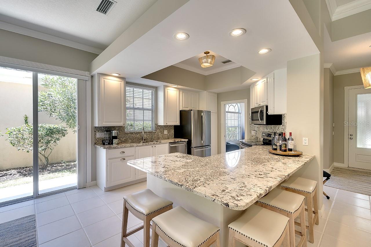 Listing photo id 10 for 5877 Ferrara Drive