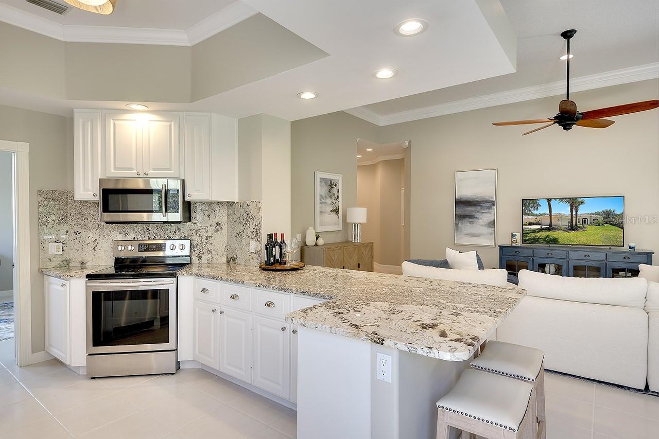 Listing photo id 11 for 5877 Ferrara Drive