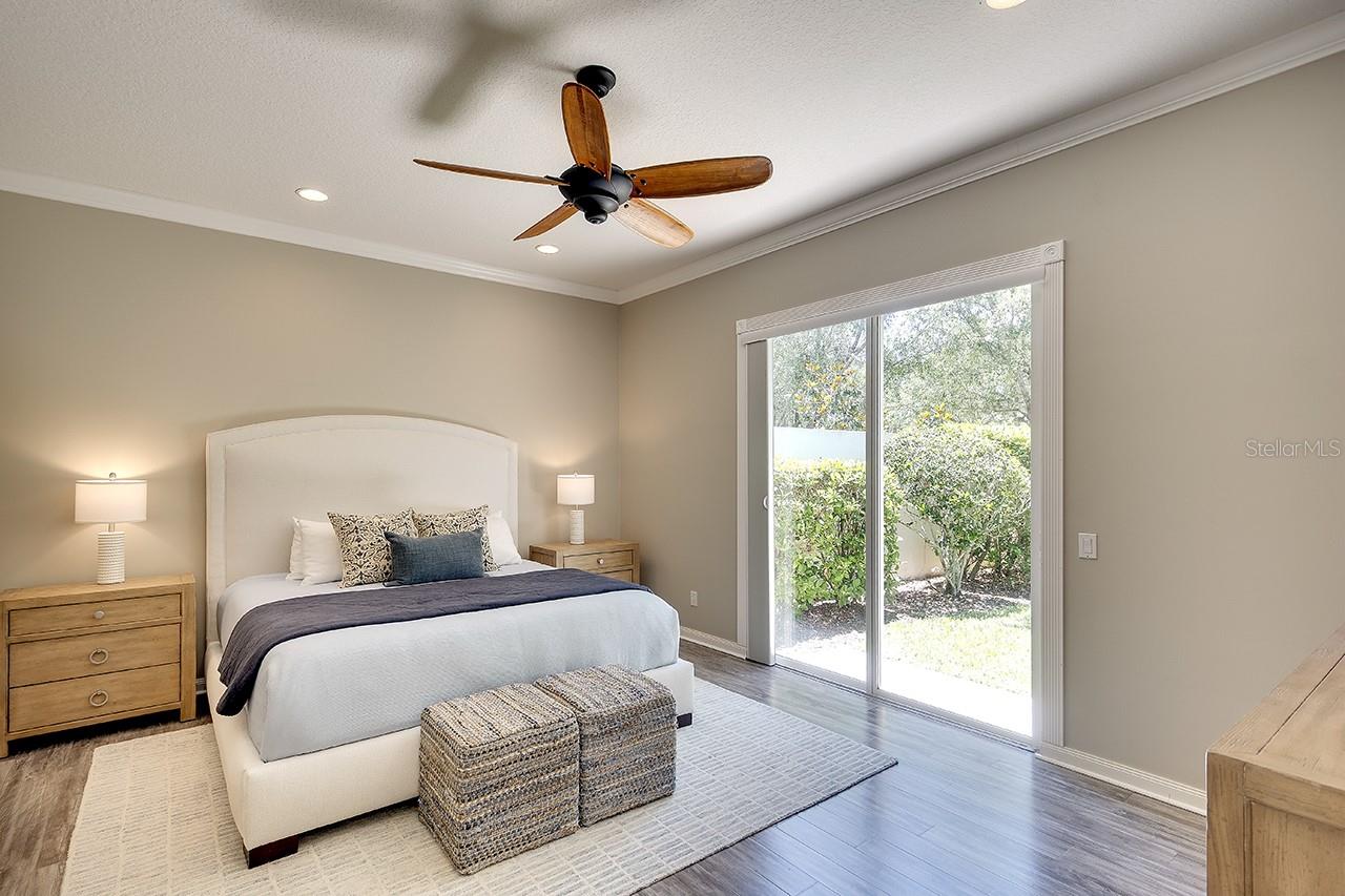 Listing photo id 15 for 5877 Ferrara Drive