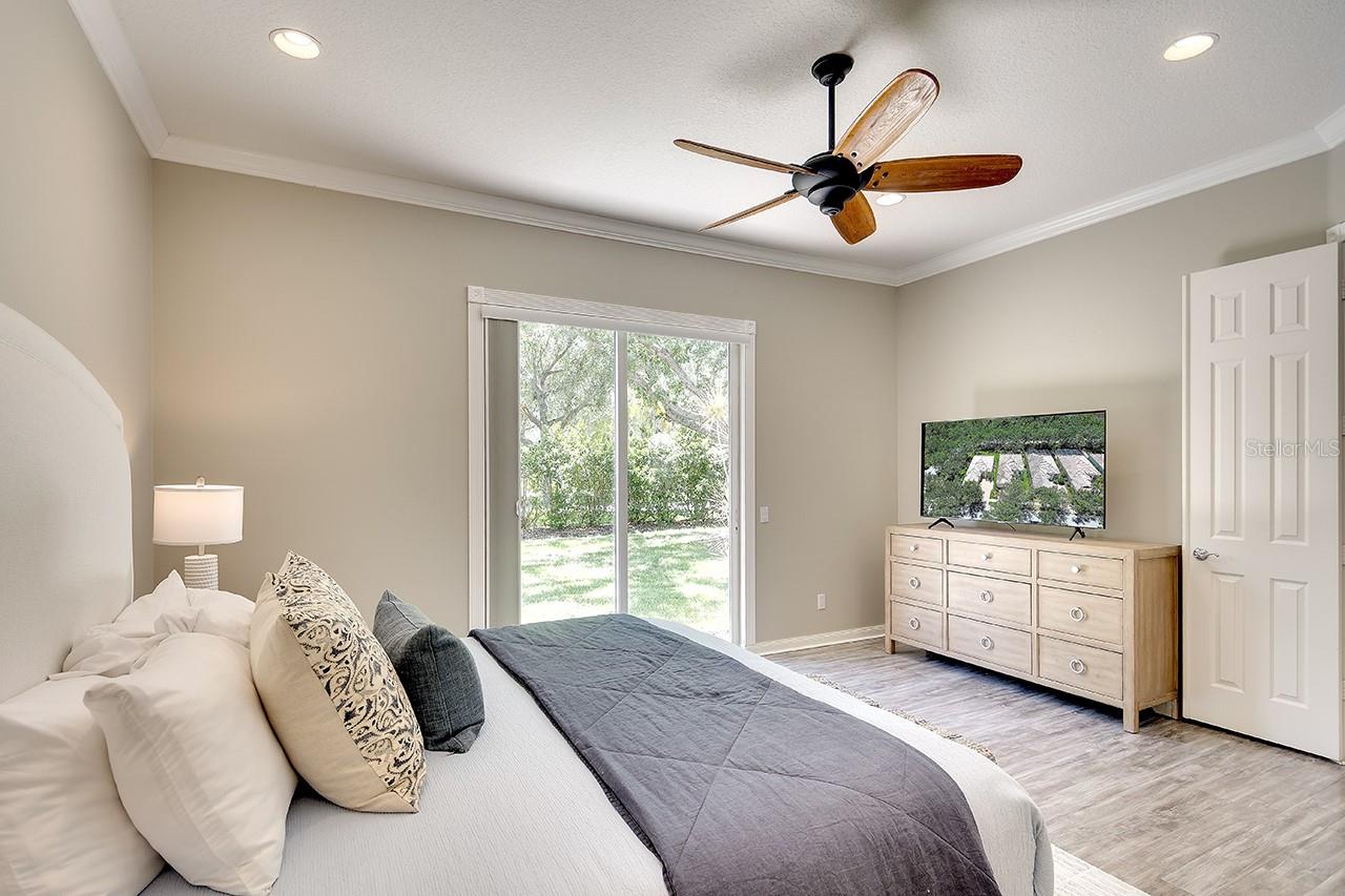Listing photo id 17 for 5877 Ferrara Drive