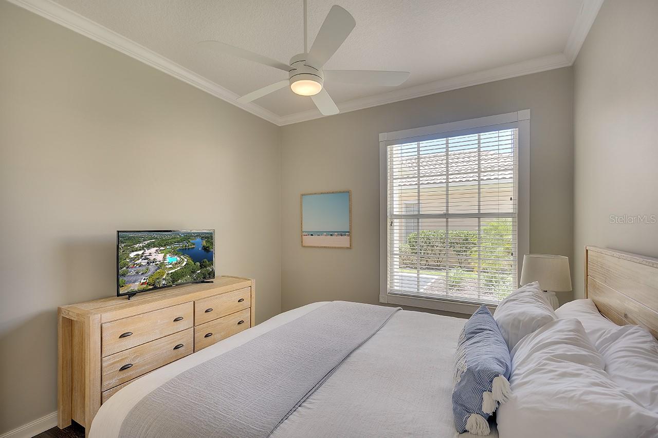 Listing photo id 23 for 5877 Ferrara Drive
