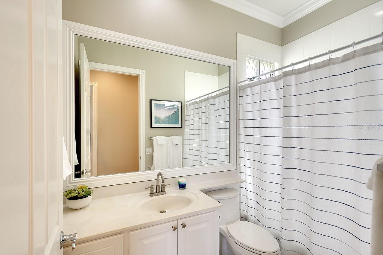 Listing photo id 24 for 5877 Ferrara Drive