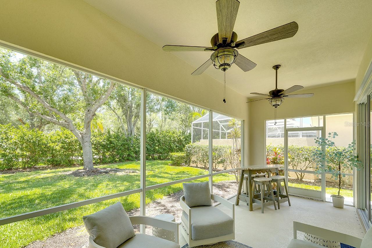 Listing photo id 29 for 5877 Ferrara Drive