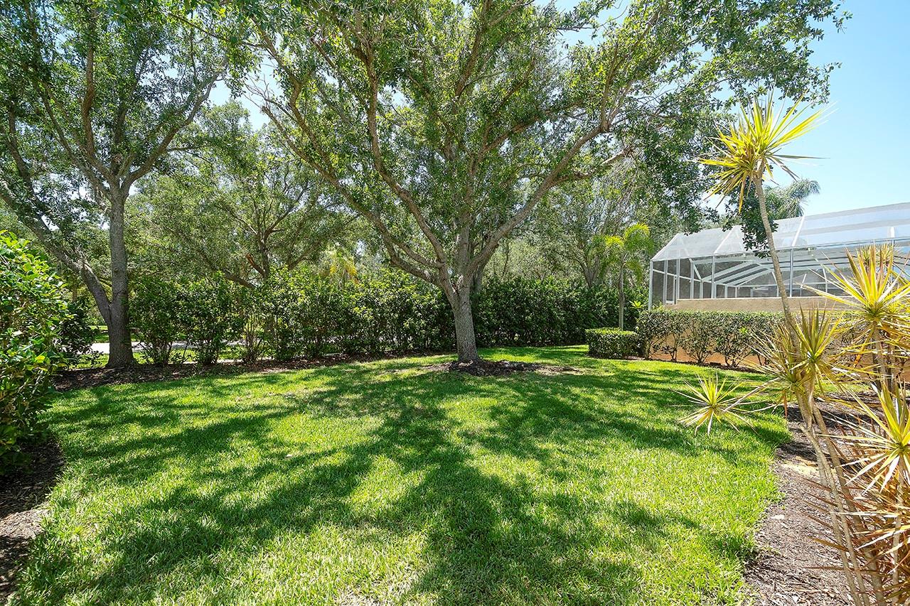 Listing photo id 31 for 5877 Ferrara Drive