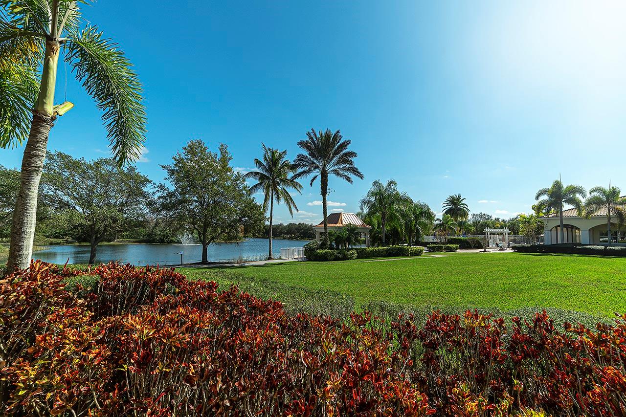 Listing photo id 36 for 5877 Ferrara Drive