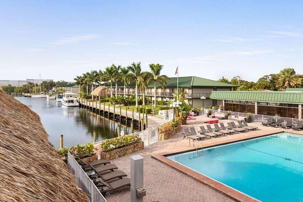 Image 15 of 33 For 7150 Tamiami Trail S-623