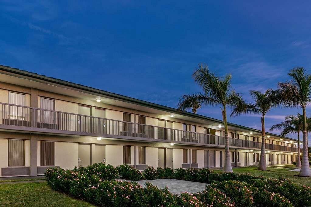 Image 33 of 33 For 7150 Tamiami Trail S-623