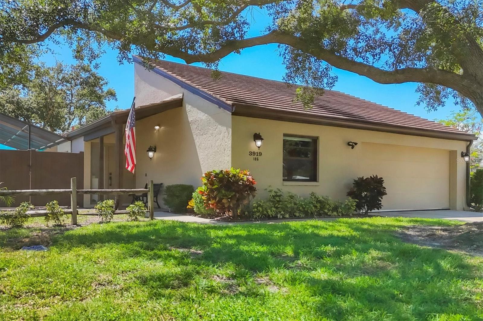 Image 11 of 58 For 3919 Glen Oaks Manor Drive