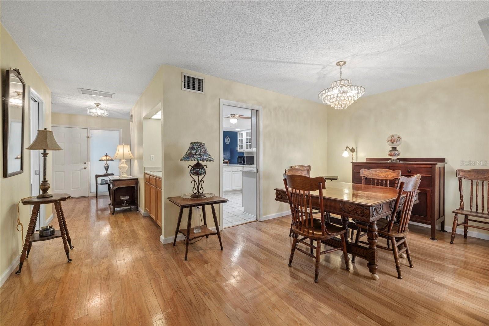 Image 16 of 40 For 6207 Courtside Drive 23