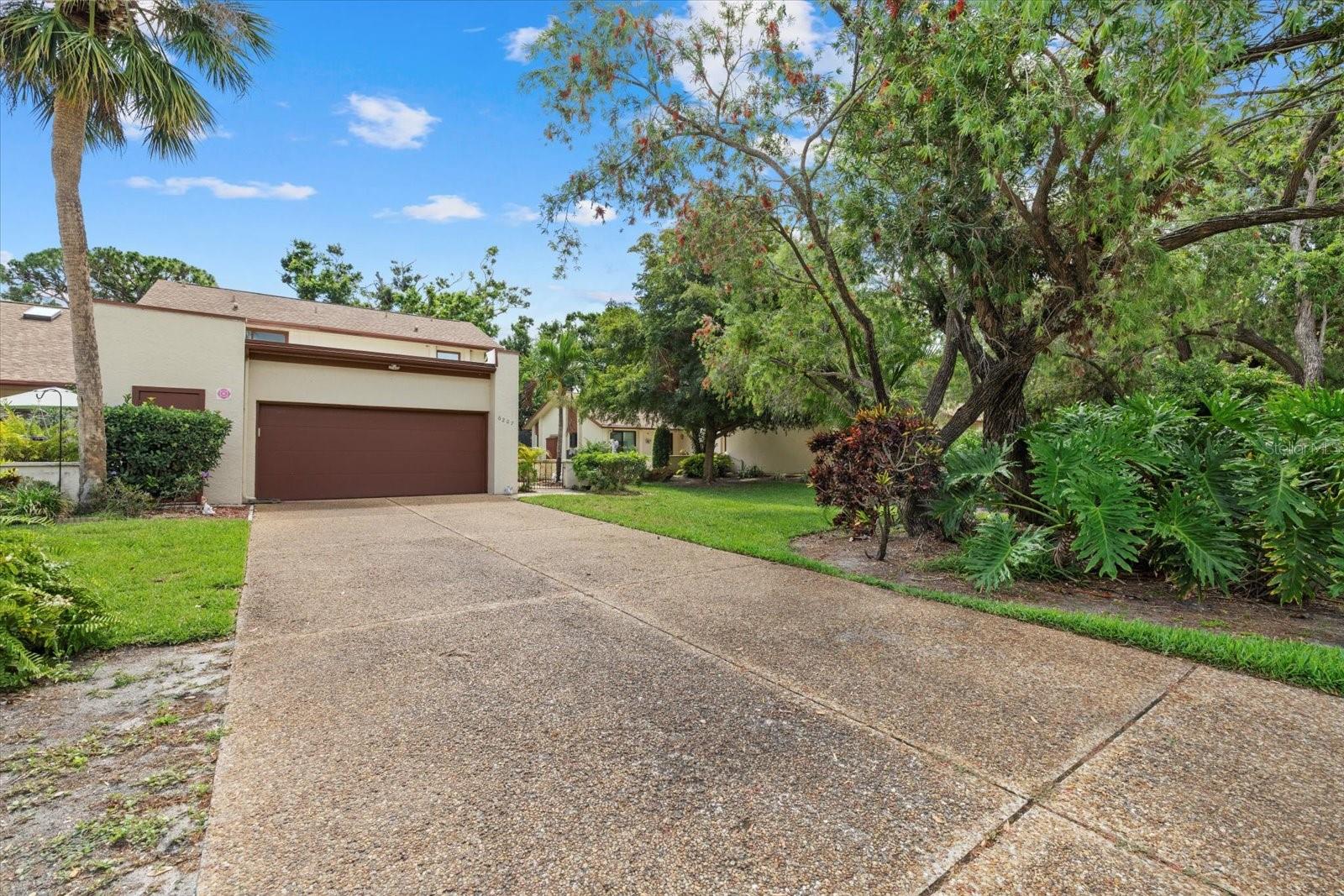 Image 3 of 40 For 6207 Courtside Drive 23