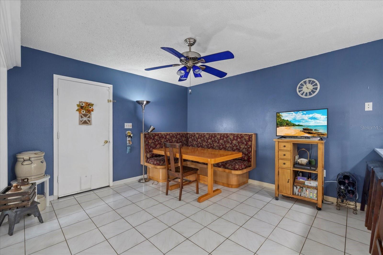 Image 5 of 40 For 6207 Courtside Drive 23