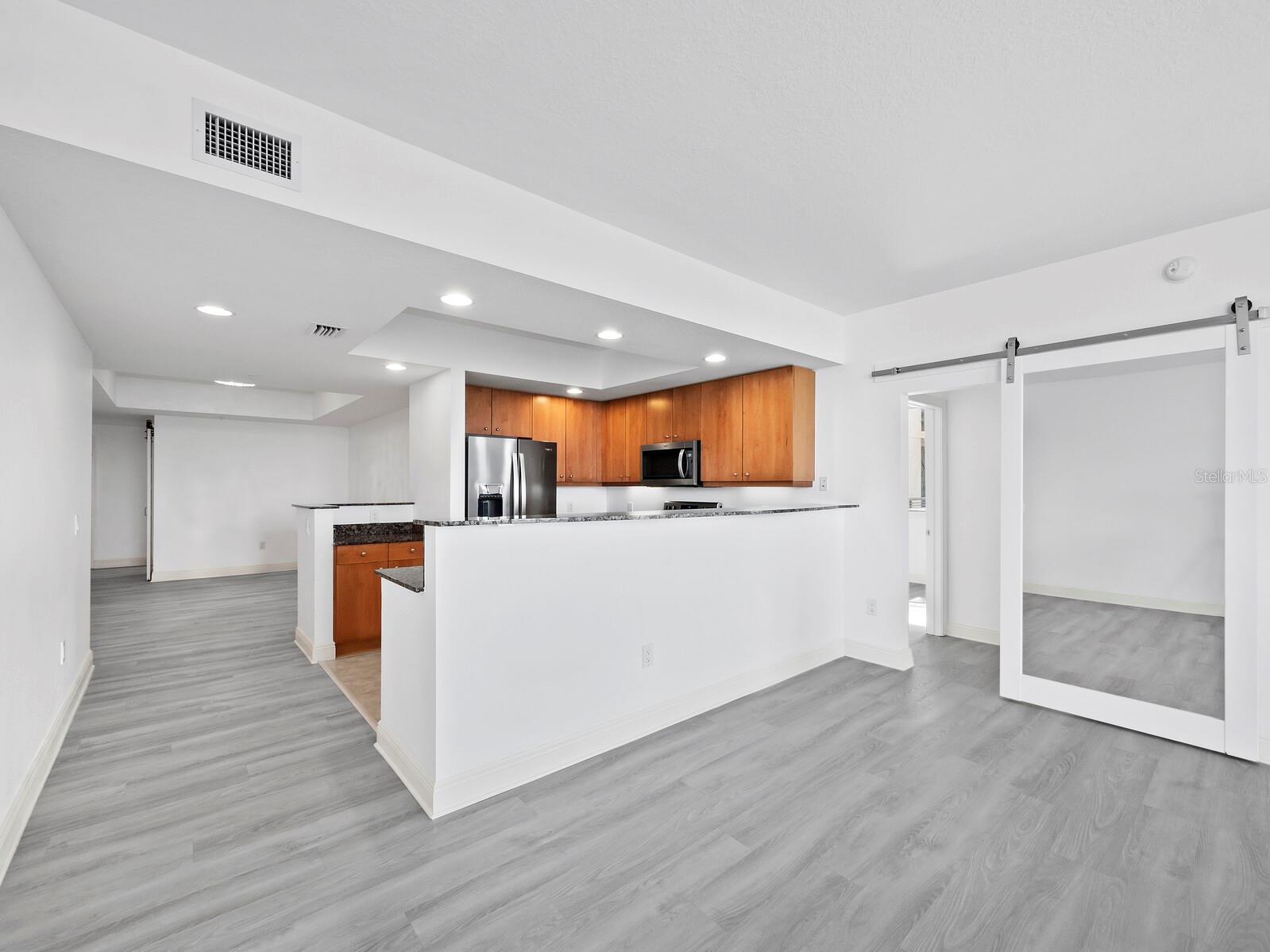Image 7 of 63 For 800 Tamiami Trail 307
